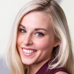 Elyssa Samsel 飾演 Kittens (voice)