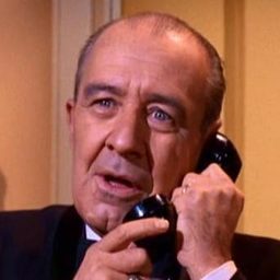 Paul Bryar 飾演 Man in Car (Uncredited)