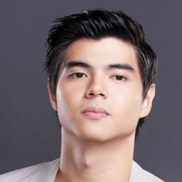 保羅·薩拉斯 飾演 Jake