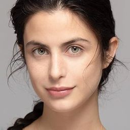 芙蒂妮·佩魯索 飾演 Irene Carrera