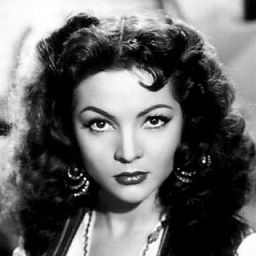 Sara Montiel 飾演 (voice)