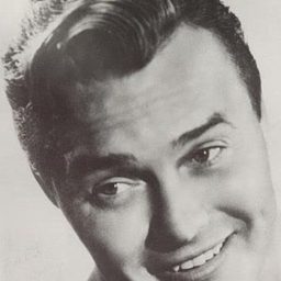 Eddie Hall 飾演 Used Car Mechanic (uncredited)