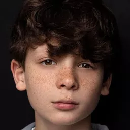 Sebastian Sero - 大蟒蛇演員 飾演Charlie