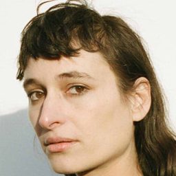 Zumi Rosow - 板仔玩轉演員 飾演Party Guest #4