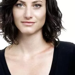 Adar Beck 飾演 Dark