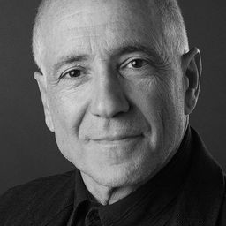 Emil Wolk 飾演 Cyprus Charlie