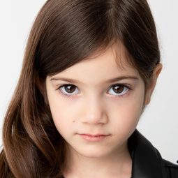 Audrey Hoffman 飾演 Bea (Ages 3 & 5)