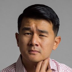 錢信伊 - Ronny Chieng Takes Chinatown演員 飾演Self