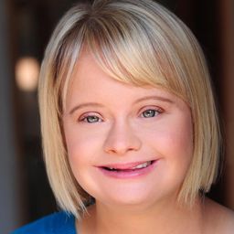 Lauren Potter 飾演 Young Andra Little