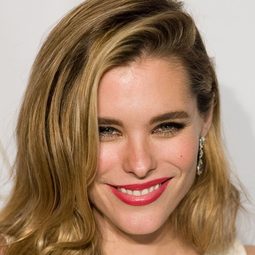 Susie Abromeit - 國定殺戮日：無限狂屠演員 飾演Mrs. Hardin