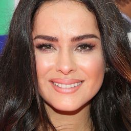 Danna García 飾演 Paulina Santamaría