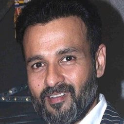 羅伊特·羅伊 - 槍戰演員 飾演Fatim 