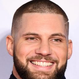 科里安蒙特亞魯 飾演 Krieg