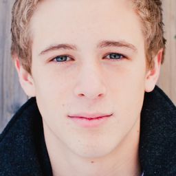 戴爾·威博利 飾演 