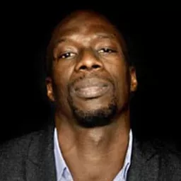 Doudou Masta 飾演 Boubacar