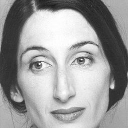 Giselda Volodi 飾演 Elena