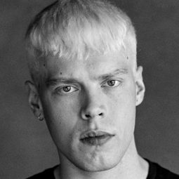 Mikko Mäkelä - 白天的我，夜裡的他導演
