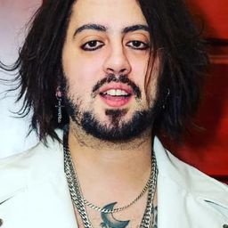 Kei Gambit - 東極島演員 飾演