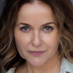 朱莉雅·塞娃 飾演 Ginger (voice)