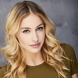 Tanya Karn 飾演 Self - Dancer