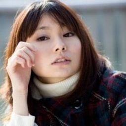 鈴木茜 飾演 Kayo