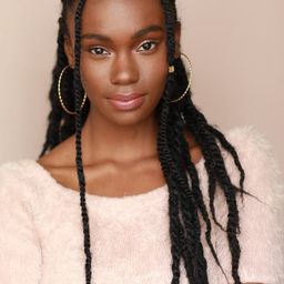 妮雅·桑達亞 飾演 Samantha