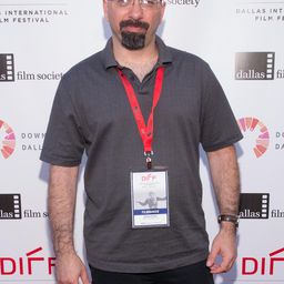 Stefan Avalos 飾演 Grandfather, young