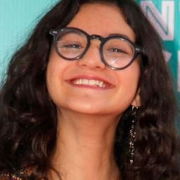 Galia Mayer 飾演 Isa