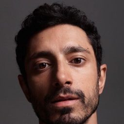 里茲阿邁德 飾演 Aaron Kalloor