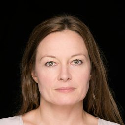 凱撒琳·麥柯雷曼 飾演 Veronica Franco