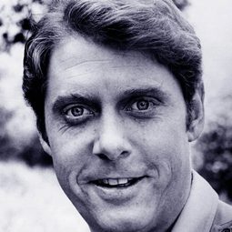 Paul Linke 飾演 Detective Collins