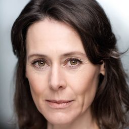 Juliet Howland 飾演 Dorothy Townsend