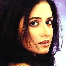 Priya Gill 飾演 Rosanne