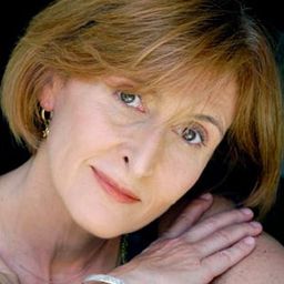 Elena Cantarone 飾演 Lucy