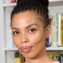 Emma Dabiri 飾演 self