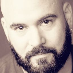 Rémi Caillebot 飾演 Larson (voice)