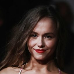 Lou Luttiau - 宿命，吾愛演員 飾演Céline