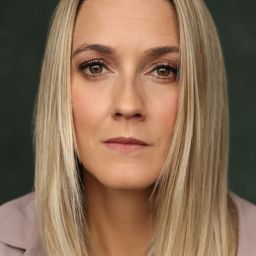 Alice Fearn 飾演 Rapunzel