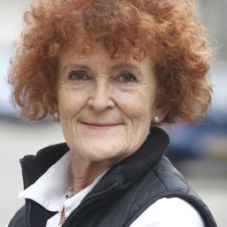 Paola Dionisotti 飾演 The Dowager