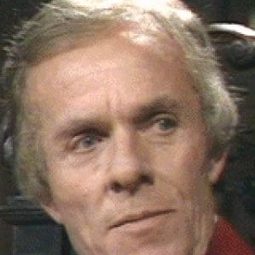 Basil Henson 飾演 Alec Prosser-Jones