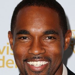 Jason George 飾演 Kevin