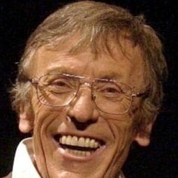 Romain Bouteille 飾演 Le notaire