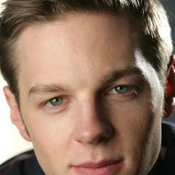 Will Pullen 飾演 Bro