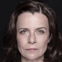 阿嘉塔·庫雷札 - 闇罪無間演員 飾演Marta