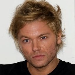 Davide Rossi 飾演 Fabio