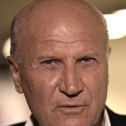 Jean Corso 飾演 Paulo