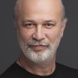 Levent Özdilek 飾演 Sertac