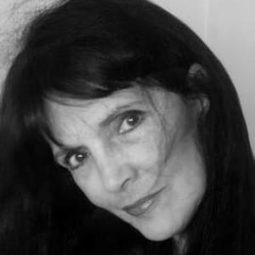 Eslinda Núñez - 低度發展的回憶演員 飾演Noemi