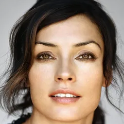 花姬贊臣 - 路易斯安納魚子醬演員 飾演Nic