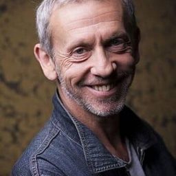 Alain Lanty 飾演 Self